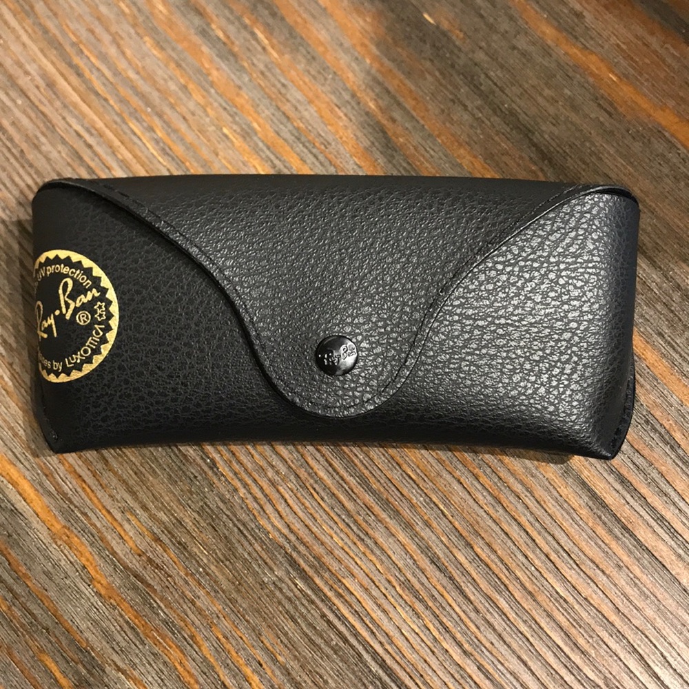 Ray-Ban black sunglass case with lens wipe